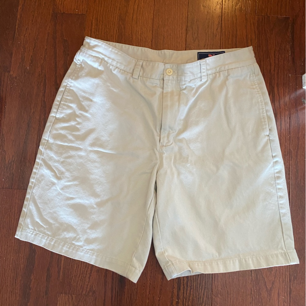Vineyard Vines Men’s khaki shorts Size 34